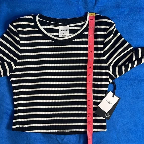 ⭐️ NWT- Jo&Co black & white ribbed long-sleeve cropped top- small - Picture 8 of 8